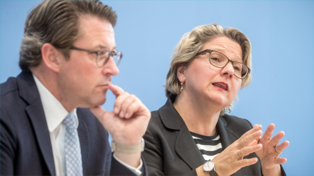 Verkehrsminister Andreas Scheuer (CSU) und Umweltministerin Svenja Schulze (SPD)