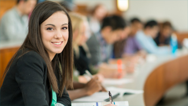 Studentin im Hörsaal