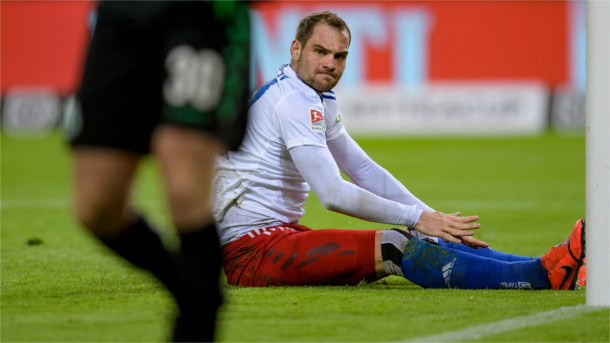 HSV gegen Greuther Fürth Garant für den Aufstieg? Mittelstürmer Lasogga müht sich gegen Greuther Fürth.