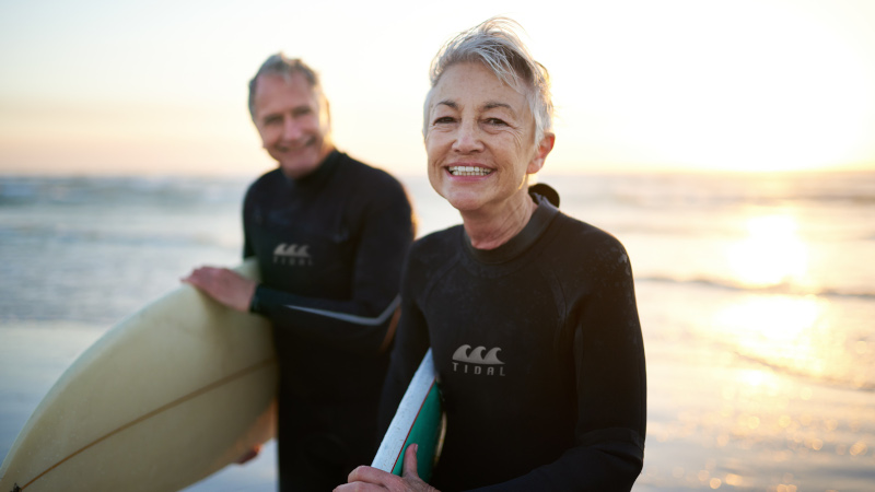 Rentner beim Surfen