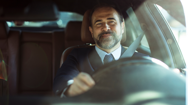 Geschäftsmann im Auto