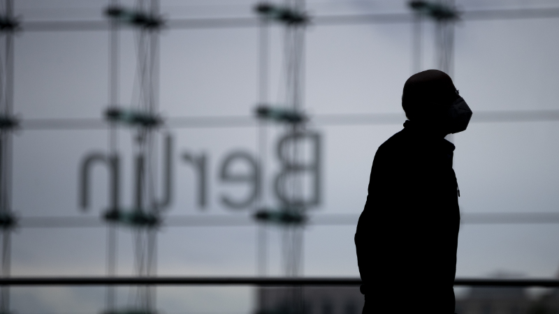 Reisender am Berliner Hauptbahnhof