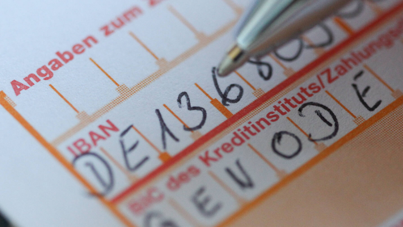 Ausfüllen eines Überweisungsscheins