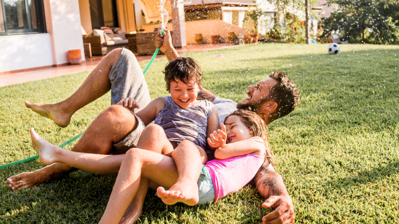 Familie im Garten