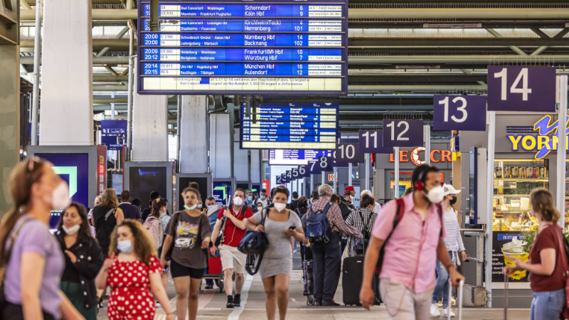 Bahnsteighalle im Hauptbahnhof Stuttgart