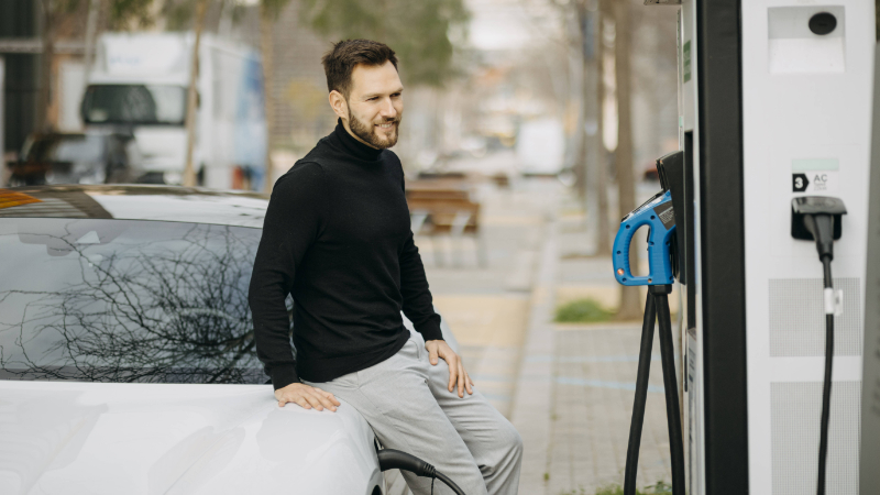 In der Garage stehen Kisten und Co. statt eines Autos? So teuer kann das  werden